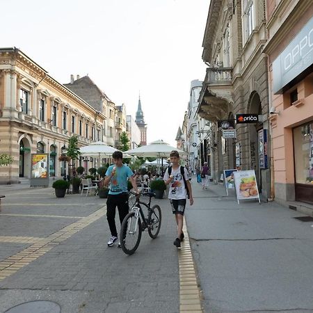 Downtown Lux Apartments, Суботиця Екстер'єр фото